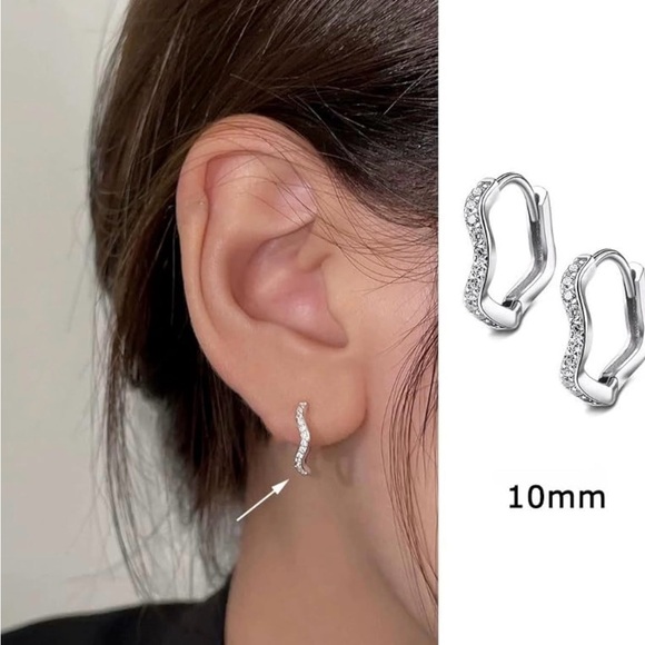 🆕 Stainless Steel and Crystal Huggie Earrings - Picture 4 of 6